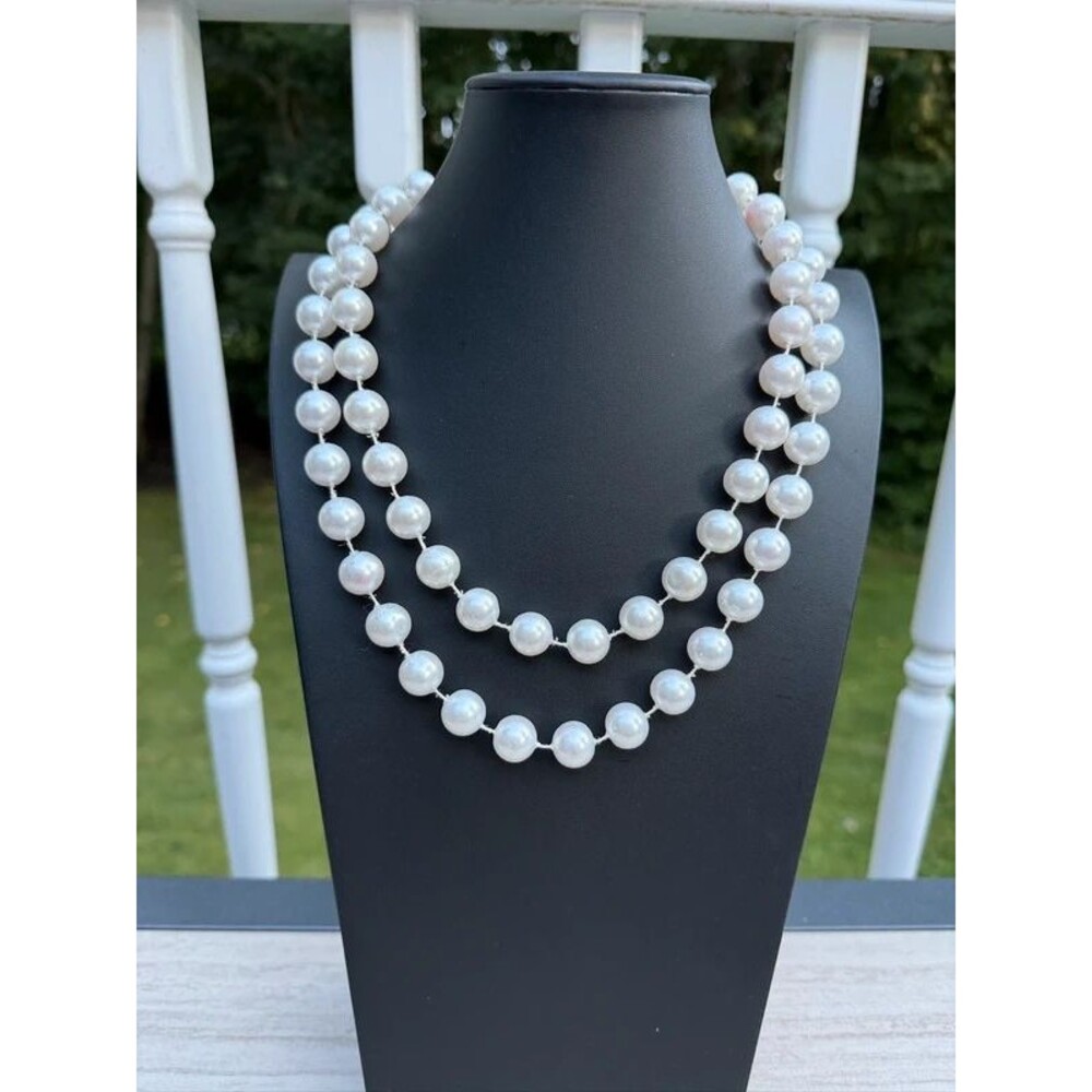 Vintage 1980s cottagecore coquette large faux pearl string necklace